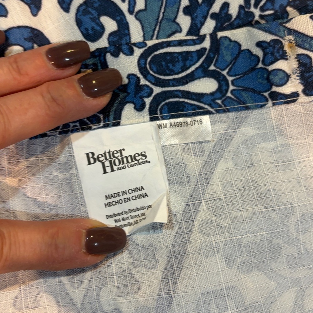 Brand new out of the packaging Beautiful Blues and White shower Curtain - Picture 7 of 8